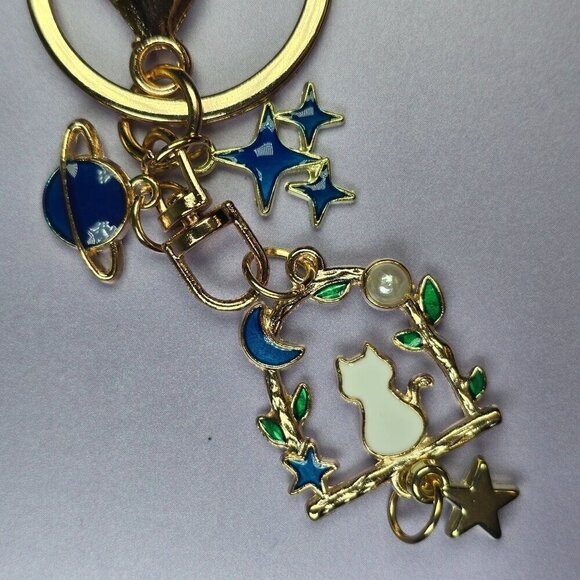 Cat Admiring the Starry Sky Keychain Gold Tone (NWOT)‎ - Picture 3 of 5